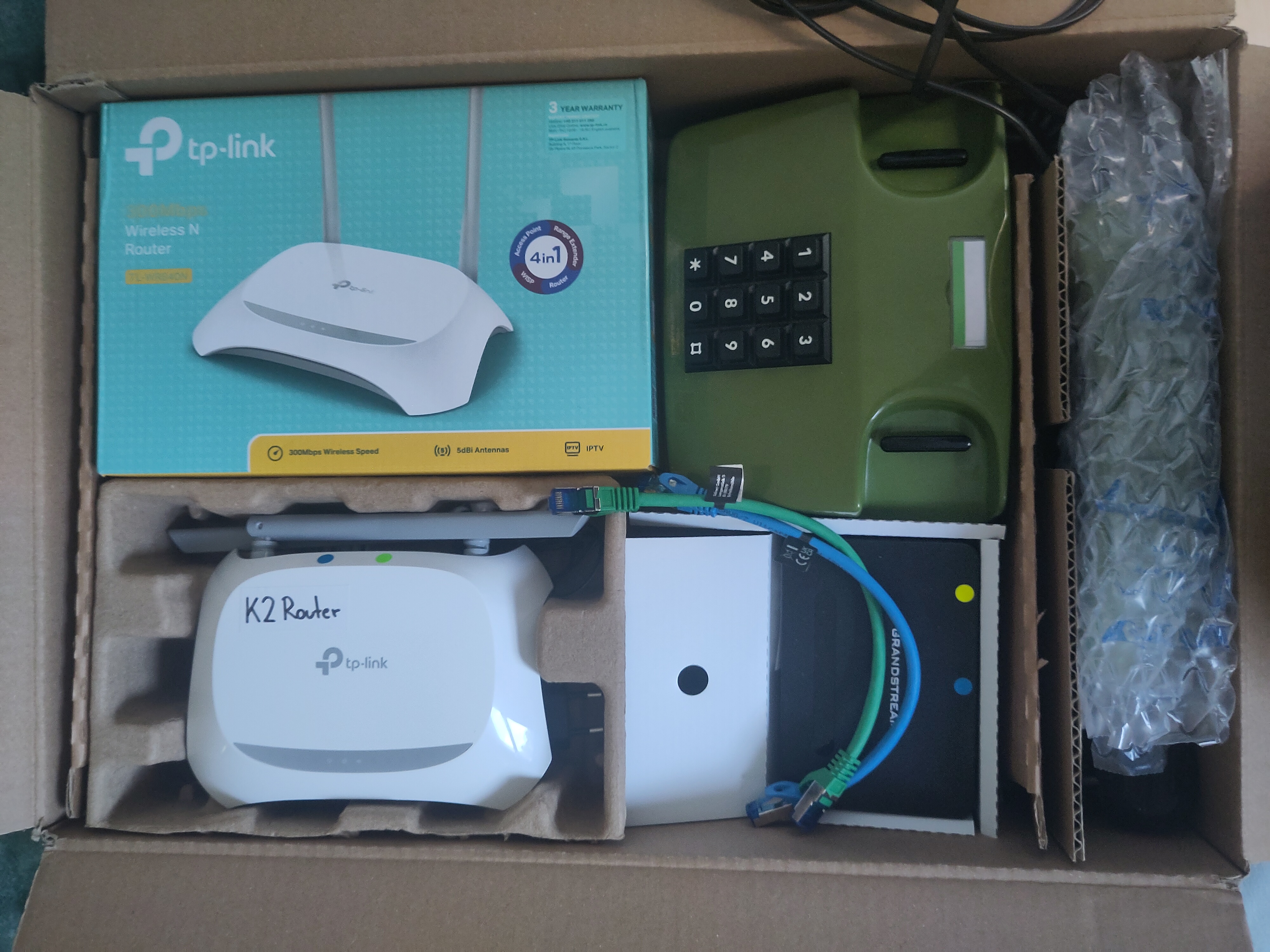 Einzelteile im Versandpaket